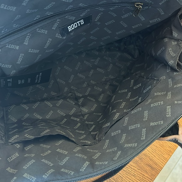 Roots Bag Purse with Dust Bag - Picture 10 of 15